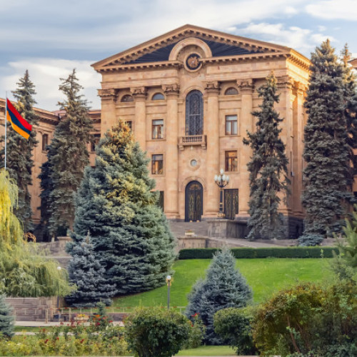 Forte de ordine au oprit o tentativă de lovitură de stat în Armenia