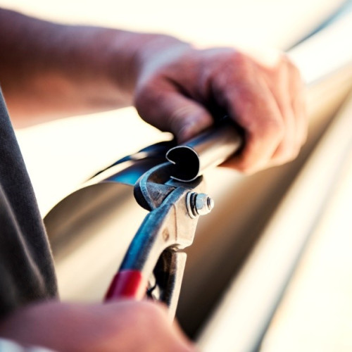 rolul tinichigiei în protejarea acoperișului de intemperii