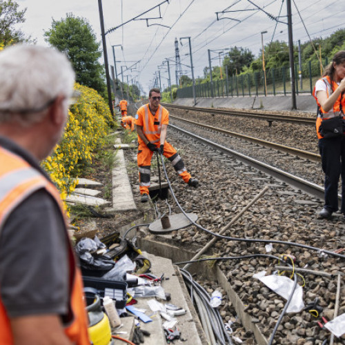 Perturbări majore în serviciile Eurostar din cauza unui furt mare de cabluri în Franța