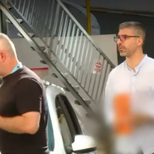 Inalta Curte de Casatie si Justitie a respins astazi, 25 iunie, solicitarea fostului prim-procuror de la Parchetul de pe langa Judecatoria Tg. Bujor, care cerea sa fie pus in libertate dupa arestarea preventivă din 14 iunie. Potrivit sursei, citaaza viata-libera.ro, completul de judecata a decis să păstreze hotărârea de menținere a arestului emissionată de Curtea de Apel București. Decizia este definitivă, iar procurorul are acum o nouă șansă să ceară punerea în libertate la următorul termen, când se va discuta prelungirea arestării preventive.