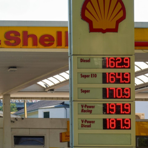 shell examinează posibilitatea unei achiziții mari asupra bp într-o tranzacție de peste 80 de miliarde de dolari