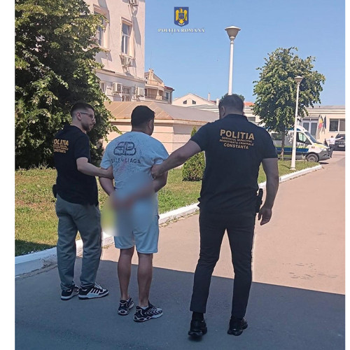 Consiliul Judecătoresc din Constanța a dispus arestarea preventivă a unui bărbat acuzat de tentativă de viol, transmite ziarulamprenta.ro. În cursul zilei, judecătorii vor decide dacă inculpatul va rămâne în arest pentru următoarele 30 de zile, potrivit informațiilor oficiale.