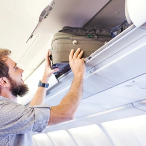 Parlamentul European a aprobat interzicerea taxelor suplimentare pentru bagajele de mână pe zborurile din UE