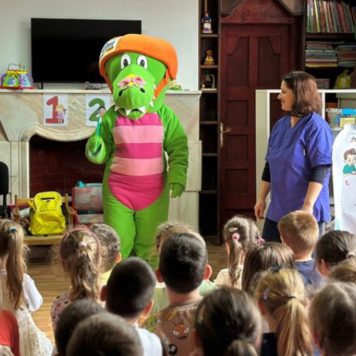 Campania „Dintisorii Veseli” ajunge în Buzău, oferind grădinițelor posibilitatea de a participa gratuit la activități pentru promovarea igienei dentare la copii. Programul se va desfășura între 2 și 6 iunie 2025 și este organizat de dm drogerie markt în parteneriat cu Sensodyne, fiind extins în alte patru orașe: Brăila, Tulcea, Galați și Constanța.