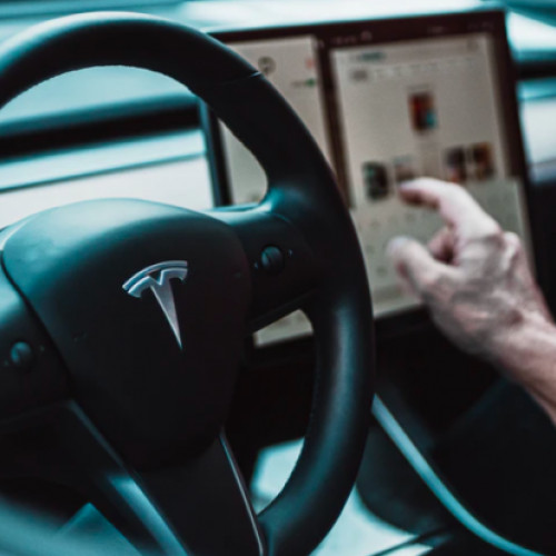 Vânzările de mașini noi ale Tesla au scăzut pentru a cincea lună consecutiv în mai, conform datelor publicate de ACEA