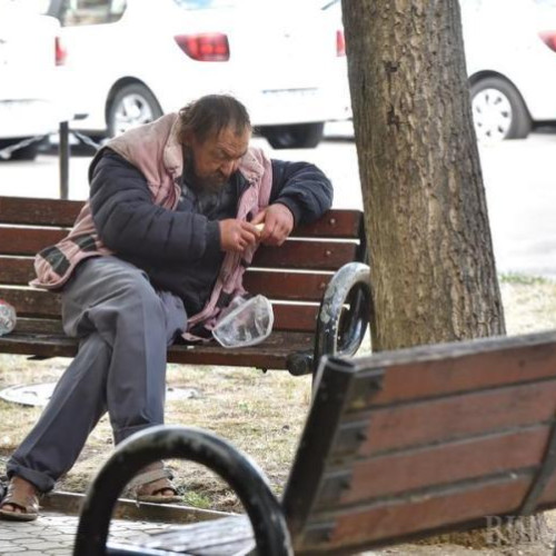 Locuitorii din cartierul Zorilor solicită măsuri pentru eliminarea bancilor de pe strada Meteor