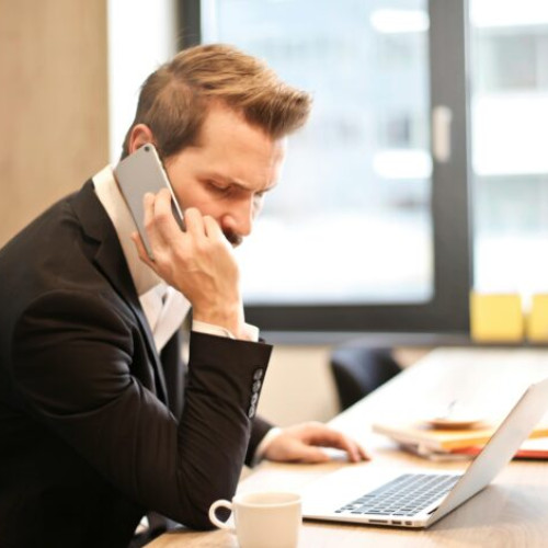 diferentieri între viața profesională și cea personală: beneficiile folosirii a două telefoane separate