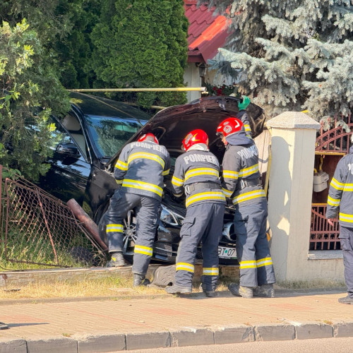 Accident în Botoșani: șoferul în vârstă de 75 de ani a avariat o conductă de gaze și a rămas fără permis