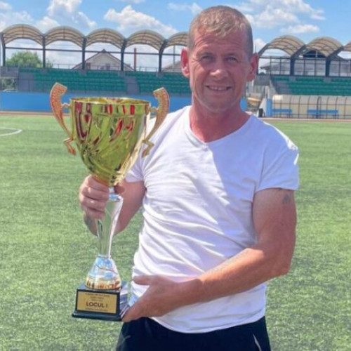 Un fost fotbalist de 54 de ani a reușit un gol spectaculos într-un meci din liga a IV-a