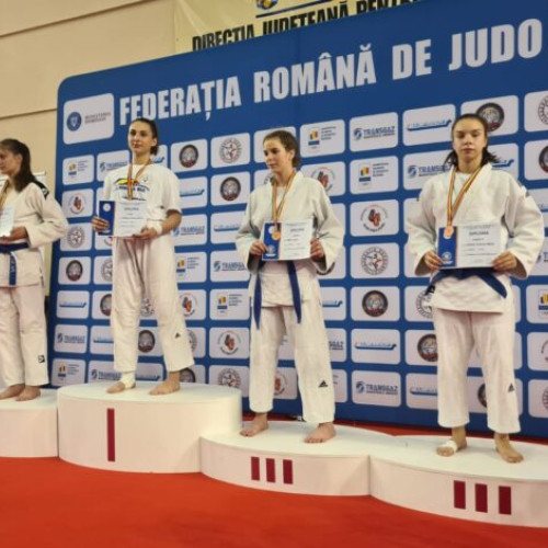 Arianna Vasile, o tânără sportivă de doar 13 ani, a obținut o performanță remarcabilă la Campionatul Național de Judo U16, desfășurat la Cluj-Napoca. Chiar dacă a concurat într-o categorie superioară de vârstă, ea a avut un parcurs excelent și a reușit să încheie competiția pe locul al treilea, evidențiind curaj, ambiție și determinare.