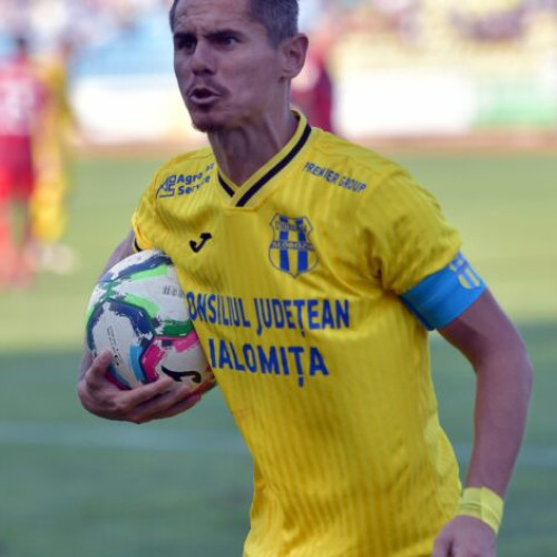 Slobozia a reușit să rămână în prima divizie a fotbalului românesc după un meci dramatic, disputat luni seara în manșa a doua a barajului de promovare și menținere. Conform opiniabuzau.ro, partida s-a decis la penalty-uri, după ce în timpul regulamentar scorul a fost 1-0 pentru Slobozia, iar la general situația era 2-2. Ultimul sut, care a adus victoria gazdelor, a fost realizat de căpitanul Constantin Toma, jucător cu o carieră de peste două decenii în clubul din Baragan. La Slobozia, singurul titular din echipa "Buzăului" a fost Perianu. În tabăra oaspete, FC Voluntari a avut în teren din primul minut pe Alexandru Git, fost la Gloria în 2020, iar pe parcurs, Radu Crisan, jucător care a evoluat și la Buzău și a făcut parte din echipa ce a obținut promovarea anul trecut, a intrat și el în teren.