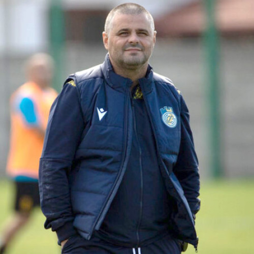 Jiul Petrosani se pregătește pentru un nou sezon în liga a 3-a, cu un staff tehnic complet schimbat. Antrenorul principal ales este Sorin Balu, care are 48 de ani și experiență în divizie, ultima sa echipă fiind CSC Ghiroda și Giarmata Vii. Potrivit sursei citează, „el s-a despartit de clubul din Timiș în aprilie, după ce în sezonul 2023-2024 aproape a reușit promovarea în liga a doua, după doi ani și jumătate”.