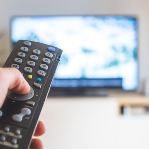 Noul regulament al CNA introduce mesaje de conștientizare pe TV și interzice vedetele în reclamele pentru jocurile de noroc