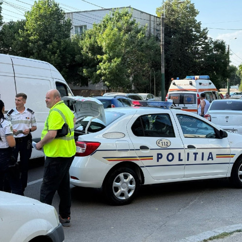 Accident minor în zona unei treceri pietonale, mama și fiica implicate