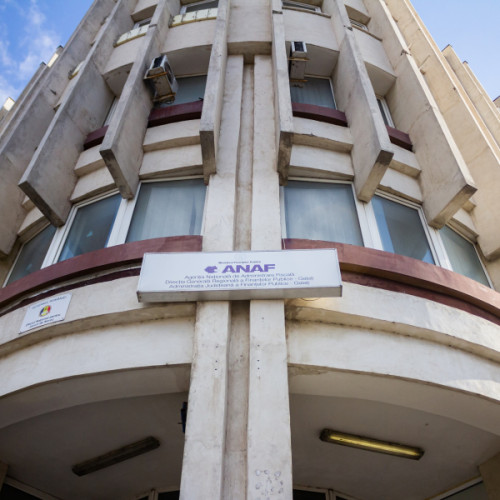 Galatenii respectă în mare măsură obligațiile fiscale voluntare, cu un procent de peste 95% pentru depunerea declarațiilor fiscale, potrivit unui raport recent al Agenției Județene a Finanțelor Publice Galați. Aceste rezultate indică o colaborare bună între contribuabili și autorități, fiind cu doar 0,43 puncte procentuale sub ținta stabilită pentru anul 2024, de 96%. Totuși, situația se schimbă când vine vorba despre recuperarea sumelor restante, unde procentul de succes a scăzut semnificativ.