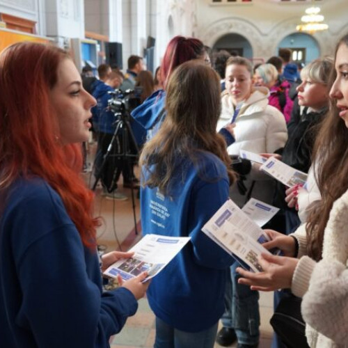 Numărul de locuri disponibile pentru admiterea 2025 la Universitatea "Dunărea de Jos" din Galați este aproape același cu cel de anul trecut, fiind 1.545 de locuri la buget pentru studiile de licență. La taxă, cele 15 facultăți pun la dispoziție 1.727 de locuri. În plus, universitatea a prevăzut locuri speciale pentru absolvenți cu diplomă de bacalaureat proveniți din sistemul de protecție socială, pentru elevi din mediul rural și pentru cei care vor să urmeze a doua specializare la aceeași universitate.