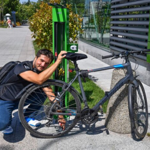 Primăria Sectorului 6 continuă amenajarea statiilor de reparat biciclete în zona urbană