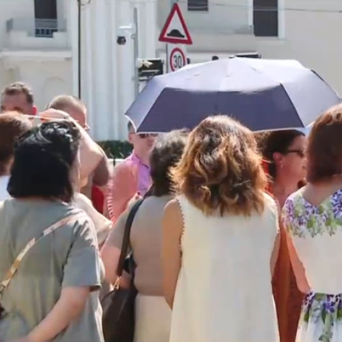 occupationarea subordonaților premierului Ilie Bolojan cu proteste în fața guvernului înainte de adoptarea unor măsuri de reducere a sporurilor