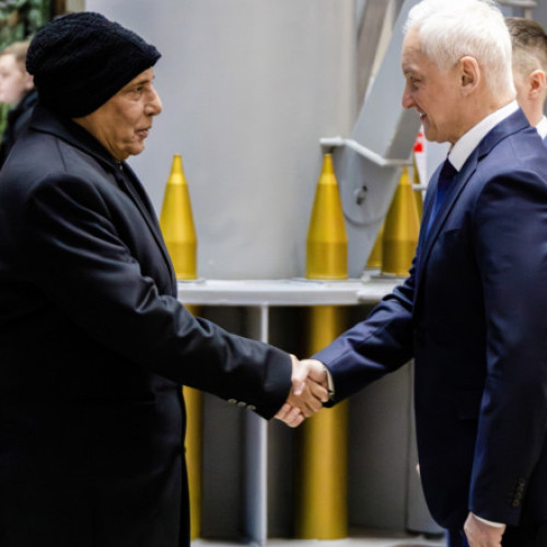 India urmărește accelerarea livrărilor de sisteme de apărare S-400 și modernizarea flotei de avioane Su-30 MKI, a declarat Ministerul Apărării din India după o întâlnire bilaterală la nivel înalt cu Rusia. Potrivit oficialilor indieni, discuțiile au avut loc pe marginea summitului Organizației de Cooperare de la Shanghai, desfășurat în China, și au reafirmat alianța strategică dintre cele două țări.