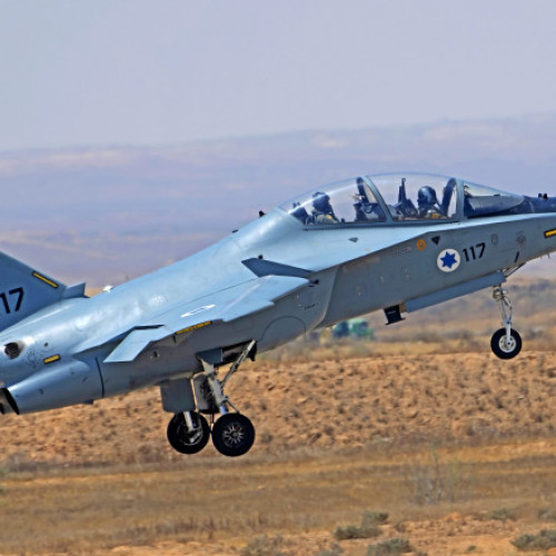 Israelul a lansat vineri un atac aerian major asupra sudului Libanului, fiind cel de-al treilea de acest fel într-o săptămână, în ciuda armistițiului în vigoare de mai bine de șase luni. Potrivit agenției libaneze de știri ANN, avioane de vânătoare israeliene au efectuat atacuri violente în jurul orei 11:00 (8:00 GMT), vizând pădurile Ali al-Taher, vârfurile Kfar Tebnit și zona Nabatieh al-Fawqa. Se notează că aceste atacuri au fost urmate de explozii puternice care s-au auzit în toată regiunea.