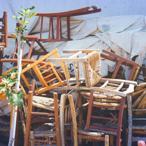 creștere a abandonului de mobilier uzat în sectorul 5 afectează siguranța și aspectul orașului