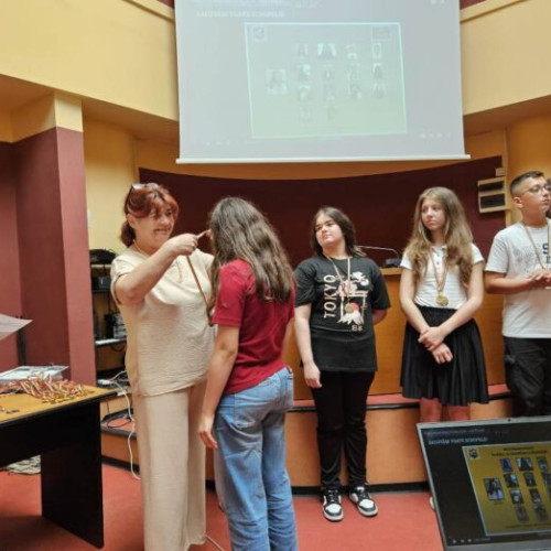 Sistemul de burse școlare din România va fi redus începând cu anul 2025-2026