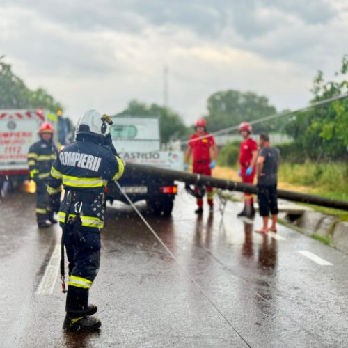 Incident cauzat de rafale de vânt puternic în Orășeni Deal