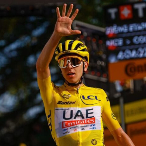 Tadej Pogacar, ciclistul sloven, va avea sprijin inapoi in urmatoarea editie a Turului Frantei, a anuntat echipa sa, UAE Team Emirates. Sportivul, care isi doreste al patrulea titlu in acest concurs, va fi sustinut de cinci dintre coechipierii sai, care l-au ajutat si in victoria de la Criterium du Dauphine din luna iunie.