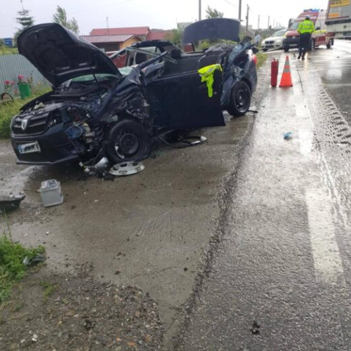 Accident grav pe drumurile din Suceava după ce remorca unui tir a derapat pe carosabilul ud