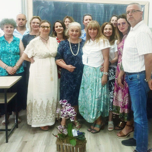 Mihaela Ion, profesoară de estetică la Liceul Tehnologic Ioan N. Roman, se pensionează după o carieră exemplară