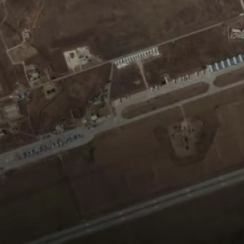 Dronele ucrainene au distrus două avioane de vanatoare Su-34 rusești și au avariat alte două pe aerodromul Marinovka din regiunea Volgograd, relatează Ukrainska Pravda. Potrivit unui comunicat, forțele speciale ale armatei ucrainene, alături de Serviciul de Securitate, au desfășurat o operațiune comună utilizând drone cu rază lungă de acțiune. Incidentul a declanșat un incendiu în zona de întreținere tehnică a aerodromului, o zonă critică pentru pregătirea și repararea avioanelor.