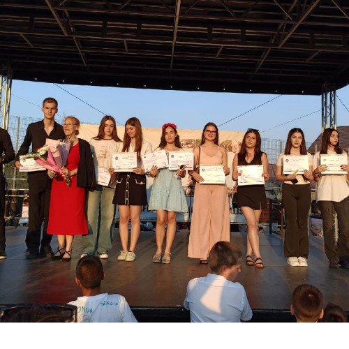 Elevii și profesorii sărbătoresc finalul anului școlar la liceul din Constanța