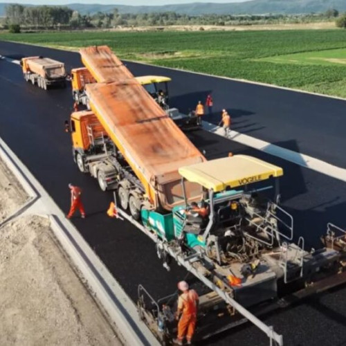 Încep lucrările de asfaltare pe tronsonul Focșani - Bacău al autostrăzii A7