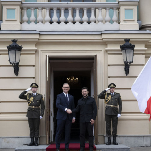 Președintele ucrainean Volodimir Zelenski i-a acordat lui Andrzej Duda, președintele Poloniei, Ordinul Libertății, transmite DPA, preluat de Agerpres. Decizia a fost luată sâmbătă, pe măsură ce mandatul lui Duda se apropie de final, începând cu luna august.