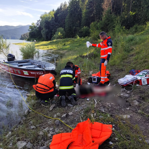 Bărbat de 44 de ani, posibil înecat în Lacul Izvorul Muntelui, găsit după o oră de căutări