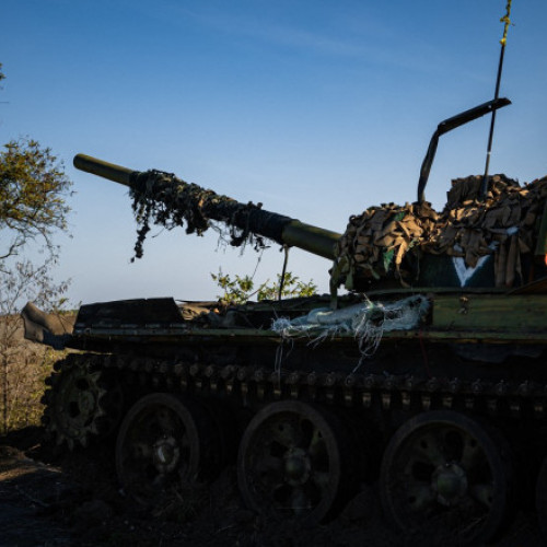 Rusia reciclează tancuri vechi de tip T-62 din cauza pierderilor în războiul din Ucraina