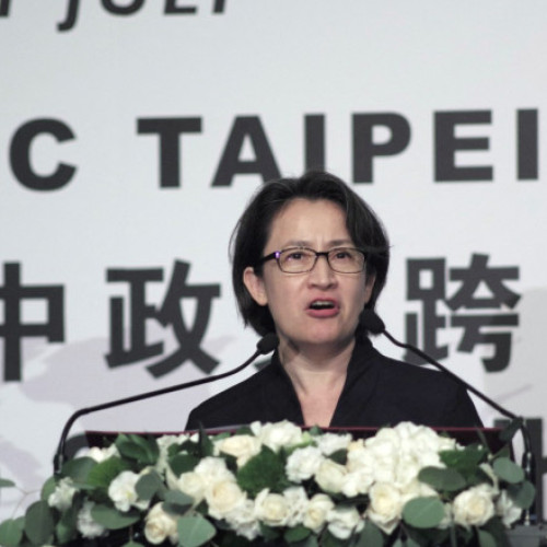 Planurilor de intimidare împotriva vicepreședintelui Taiwanului, Hsiao Bi-khim, descoperite recent, s-au adăugat noi detalii care arată amploarea acțiunilor diplomatice și de spionaj ale Chinei. Potrivit unui raport al serviciului de radio ceh Irozhlas, oficialii din Praga au dezvăluit că un plan menit să creeze o confuzie în timpul vizitei lui Hsiao, în martie 2024, a fost mult mai amplu, fiind organizat de diplomați și ofițeri de informații chinezi de la ambasada din capitala cehă.