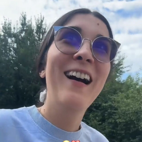 Adda, artista română cunoscută pentru hiturile sale, povestește despre copilărie în Bistrița