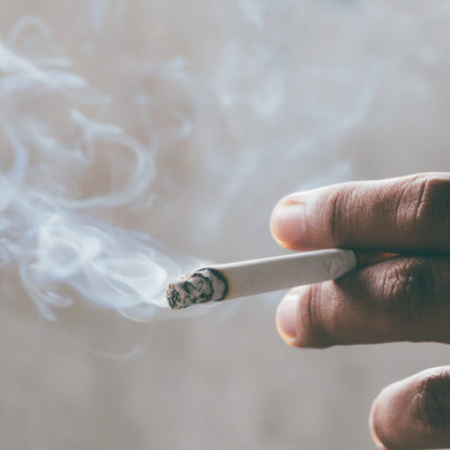 Franta extinde interdicția de a fuma în spațiile publice și în apropierea școlilor