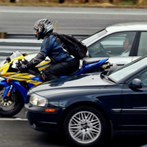 Reguli noi pentru motocicliștii din România în discuție în Parlament