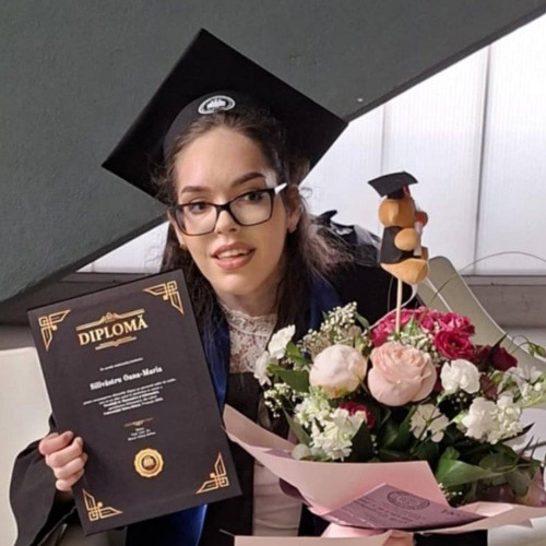 O tânără din Botoșani, elevă de excepție, are nevoie de sprijin pentru a-și continua recuperarea