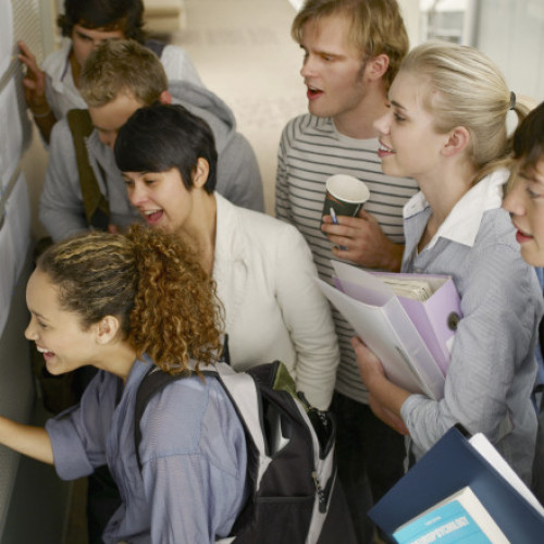 Rezultatele examenului național de bacalaureat 2025, după prima afișare, au fost publicate vineri, 20 iunie. Elevii au avut trei zile la dispoziție pentru a depune contestatii, respectiv până pe 24 iunie, inclusiv. Potrivit datelor oficiale, rezultatele finale, după soluționarea tuturor contestațiilor, vor fi afișate luni, 30 iunie, până la ora 12:00, anunță Ministerul Educației.