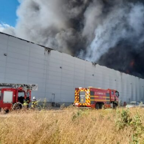 Incendiu într-un parc logistic din apropierea autostrăzii A1