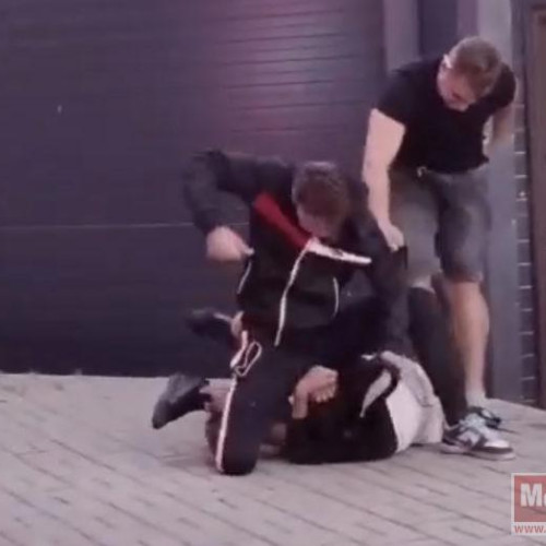 Scene șocante într-un cartier din Botoșani: un incident violent între tineri