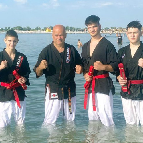 Trei sportivi de la CSM Ploiești participă la stagiul național de kempo în stațiunea Venus