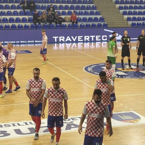 Sezonul recent încheiat a fost unul plin de provocări pentru echipele sportive din Buzău. Pe de o parte, s-au înregistrat desființări și retrageri, precum dispariția echipei feminine de handbal și retragerea autorităților locale din asociația FC Buzău (Gloria). Pe de altă parte, buzoienii s-au bucurat de calificarea în cupele europene a echipei de handbal masculin HC Buzău, notează opiniabuzau.ro.