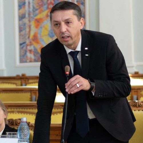 ministrul educației, Daniel David, vorbește despre reducerea fondului de burse