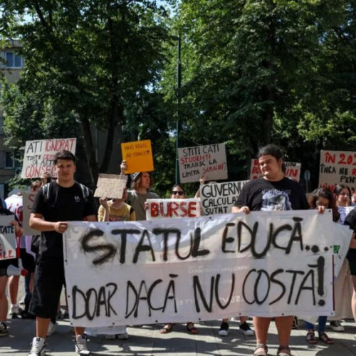 Elevii din Iași organizează un protest pe 1 iulie în Piața Unirii