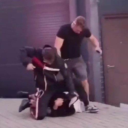 Tineri reținuți după o bătaie în fața unei săli de jocuri din Botoșani