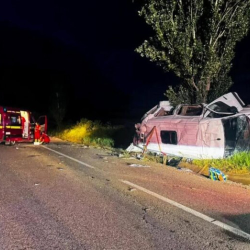 accident grav între microbuz și autocar pe E85 în comuna Nicolae Balcescu